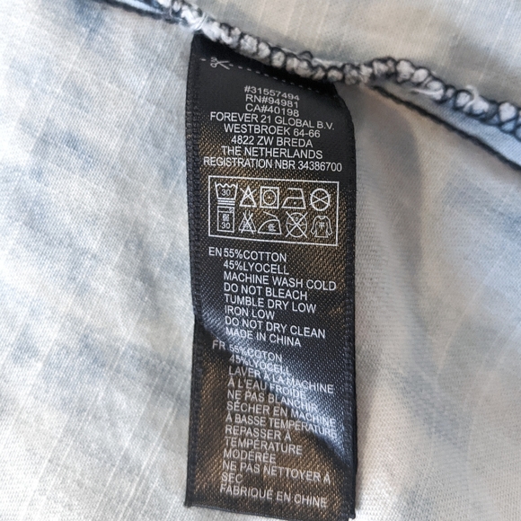 Tie-dyed Chambray button up XS - Picture 5 of 5